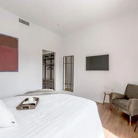 The Rent - Prestigious Multi-bedroom Overlooking St. Peter's Apartment Rome