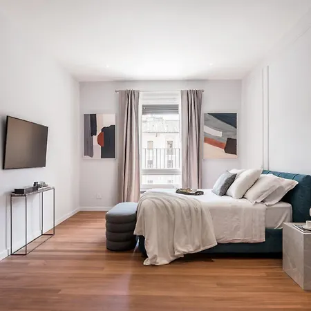 The Rent - Prestigious Multi-bedroom Overlooking St. Peter's Apartment *
