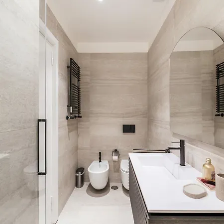 The Rent - Prestigious Multi-bedroom Overlooking St. Peter's شقة