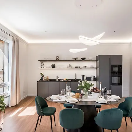 The Rent - Prestigious Multi-bedroom Overlooking St. Peter's Daire